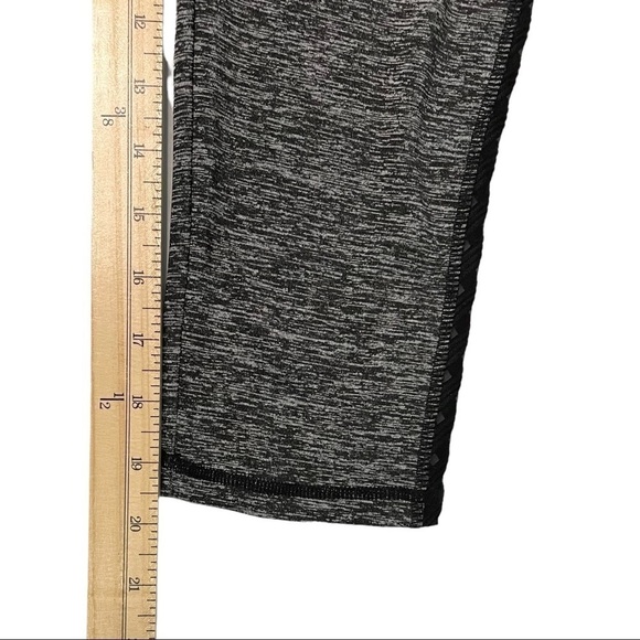 Adidas Grey Cropped Soft Yoga Running Pants Size Small 1307 - Picture 6 of 6